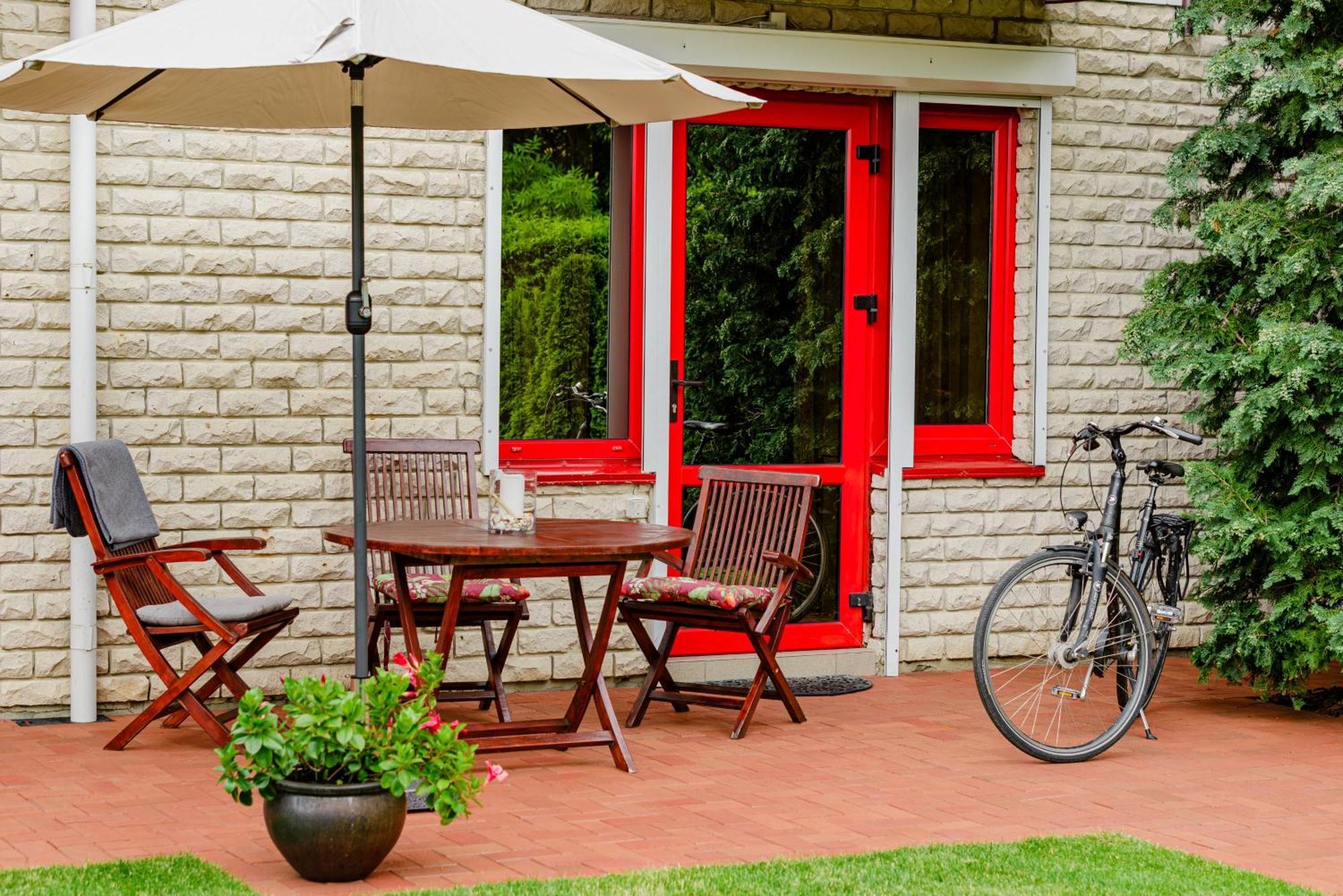 Family Inn Cottage With Terrace Palanga Luaran gambar